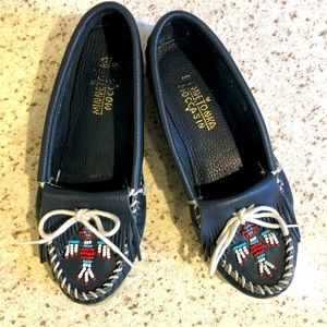 Minnetonka beaded leather Thunderbird Moccasins size 8. Very good condition